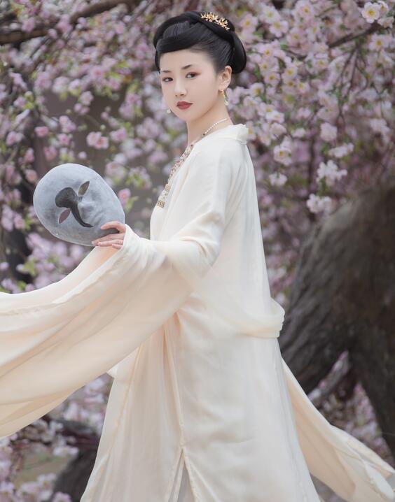  国产日产人妻精品精品